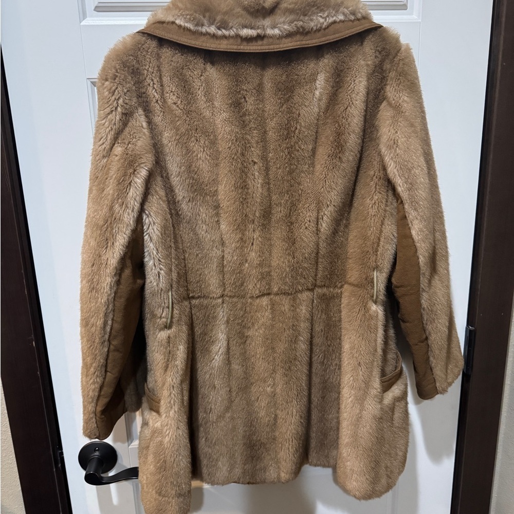 Luxurious Tan Gaux Fur Coat by Grandella| Vintage| Sportowne| - Picture 7 of 7